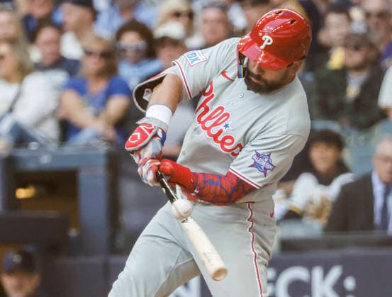 Philadelphia Phillies designated hitter Kyle Schwarber hits a single in the sixth inning of the MLB, Baseball Herren, USA game between the Philadelphia Phillies and the Milwaukee Brewers at American Family Field in Milwaukee, Wisconsin on Sunday, June 14, 2026. MIL20260614826 TANNENxMAURY