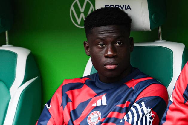 Bara Sapoko Ndiaye, FC Bayern Munich, 39, 1st Bundesliga season 2025–2026, league match between VfL Wolfsburg and FC Bayern Munich at the Volkswagen Arena in Wolfsburg, soccer, Germany, man, men, May 9, 2026,detected_source_language