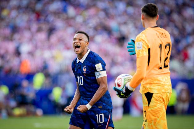 Philadelphia, USA, July 4, 2026: Jubilation after the final—Kylian Mbappé (FRA), Orlando Gill (PAR), Paraguay, France, World Cup, Paraguay, France, July 4, 2026