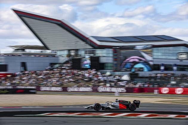 IPA86397917 - (5) Gabriel Bortoleto (BRA) - Audi Revolut F1 Team - Audi AR01 - Audi during the qualifying session of the 2026 Formula 1 Lenovo British Grand Prix at the Silverstone Circuit in Silverstone, United Kingdom. Round 11 of the 2026 FIA Formula One World Championship, WM, Weltmeisterschaft held July 3–5, 2026. The Silverstone Circuit, home of the British Grand Prix and the birthplace of the Formula 1 World Championship in 1950, hosts a Sprint weekend for Round 11. This event weekend features the F1 Sprint format, with a Sprint Shootout and Sprint Race in addition to the standard qualifying session and Grand Prix. During the 2026 Formula 1 Lenovo British Grand Prix—Round 11—at Silverstone Circuit, Formula 1 Championship, on July 4, 2026 Copyright: xPaulxFosterx xAlessioxDexMarcox xAvens-images.com AvensImages IPAxSportx xx 86397917