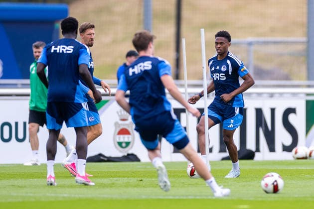 July 8, 2026, Soccer, FC Schalke 04 practice by Janik Bachmann, FC Schalke 04, Junior Adamu, FC Schalke 04, Gelsenkirchen, FC Schalke 04 training facility, North Rhine-Westphalia, Germany, xRHR, PHOTO YYx Copyright: RHR-FOTOx RHR-FOTO YY