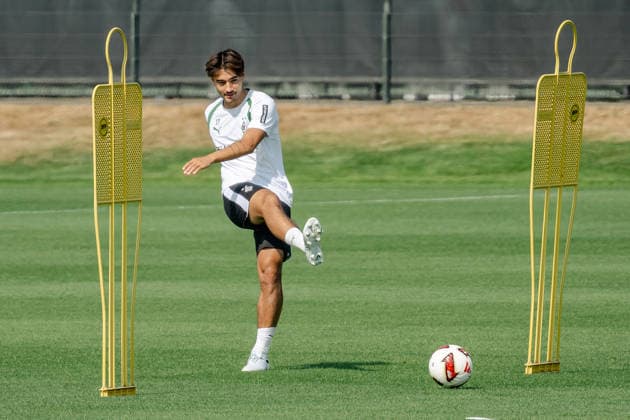 Jens Castrop, Borussia Mönchengladbach, 17, during passing drills. Public training session for Borussia Mönchengladbach at the ista Borussia Park training facility, Bundesliga 1, soccer, 2026–2027 season, July 30, 2026, Borussia Mönchengladbach public training session, Bundesliga 1, 2026–2027 season, July 30, 2026, Mönchengladbach Copyright: xEibner-Pressefoto ThomasxHaeslerx EP_THR