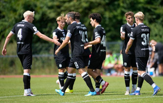 August 1, 2026, BW Schinkel Sports Field, Osnabrück, GER, 2nd and 3rd Divisions, Friendly Match: SV Meppen vs. VfL Osnabrück, Celebration after a 3–0 win by Niclas Nadj, SV Meppen 40. DFL regulations prohibit any use of photographs as image sequences and or quasi-video. Osnabrück, Lower Saxony, Netherlands, BW Schinkel Sports Field