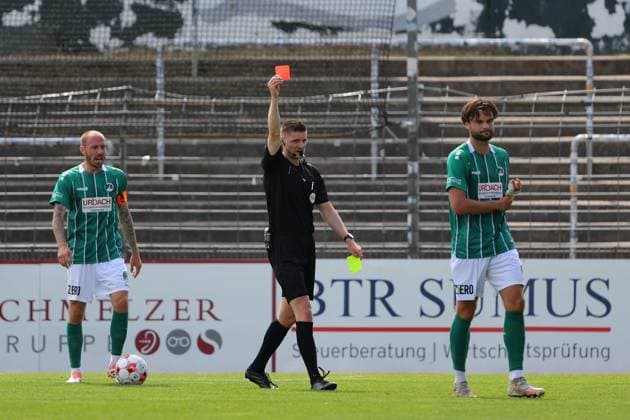 August 26, 2026, GER, Regionalliga Nord, Soccer, Matchday 1, 2026–2027 Season, Dietmar Scholze Stadium at the Lohmuehle, VfB Lübeck vs. SC Weiche Flensburg Red Card Referee Kevin Behrens shows Maximilian Schütt (VfB Lübeck, No. 23) a red card; on the left, Marvin Thiel (VfB Lübeck, No. 13). Photo: nordphoto GmbH, Tauchnitz, Lübeck. Dietmar Scholze Stadium an der Lohmuehle, SH, Germany Copyright: xnordphotoxGmbHx xTauchnitzx