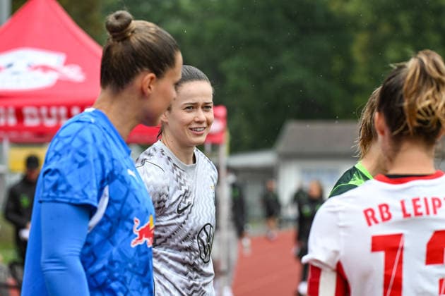 Soccer I Women s I 2026–2027 Season I Friendly Match I RB Leipzig vs. VfL Wolfsburg I August 1, 2026 Stina Johannes 1, VfL Wolfsburg 2 v r shortly before the game; cutout, close-up, portrait, individual photo, single image, body; Markranstädt grass field, Stadion am Bad Großfeld, Am Stadtbad 30, Saxony, Germany Copyright: xLobeca InesxHähnelx