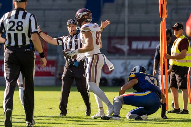 The referee blows the whistle to end the play: Tim Sauerland (Rhein Fire, 85) and Matheo Diarra (Alpine Rams, 12), GER Rhein Fire vs. Alpine Rams, American Football, AFLE, 2026 season, August 1, 2026, GER Rhein Fire vs. Alpine Rams, American football, AFLE, 2026 season, August 1, 2026, Duisburg Copyright: xEibner-Pressefoto FabianxFriesex EP_FFE