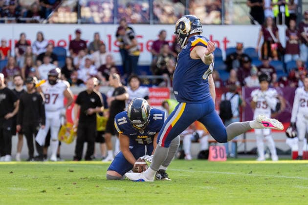 Shane McInerney of the Alpine Rams, No. 61, kicks the ball; GER Rhein Fire vs. Alpine Rams, American Football, AFLE, 2026 Season, August 1, 2026; GER Rhein Fire vs. Alpine Rams, American Football, AFLE, 2026 Season, August 1, 2026, Duisburg Copyright: xEibner-Pressefoto FabianxFriesex EP_FFE