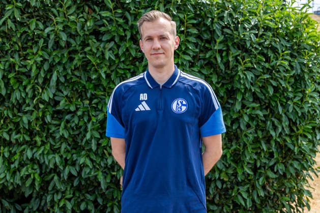 August 3, 2026, Photo shoot for the 2026–2027 season at FC Schalke 04, Bundesliga 1, , Assistant Coach Adin Osmanbasic, FC Schalke 04, Gelsenkirchen, Veltins Arena, North Rhine-Westphalia, Germany, xRHR FOTO DEx Copyright: DennisxEwert RHR-FOTOx RHR-FOTO DE