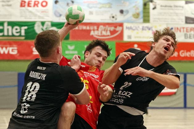 August 4, 2026, xovx, Lindencup Handball, HSG Linden vs. HSG Wettenberg: Nikolas Adamczyk (HSG Linden), Fabian Weide (HSG Wettenberg), Jakob Höhn (HSG Linden), Linden Stadthalle, Hesse, Germany, DE
