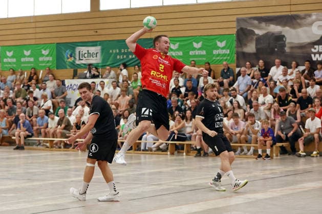 August 4, 2026, xovx, Lindencup Handball, HSG Linden vs. HSG Wettenberg: Moritz Schmeel (HSG Linden), Johannes Schwarz (HSG Wettenberg), Lukas Foos (HSG Linden), Linden Stadthalle, Hesse, Germany, DE