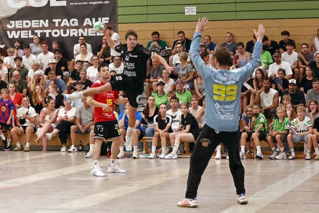 August 4, 2026, xovx, Lindencup Handball, HSG Linden vs. HSG Wettenberg: Fabian Weide (HSG Wettenberg), Jakob Höhn (HSG Linden), Jan Becker (HSG Wettenberg), Linden Stadthalle, Hesse, Germany, DE