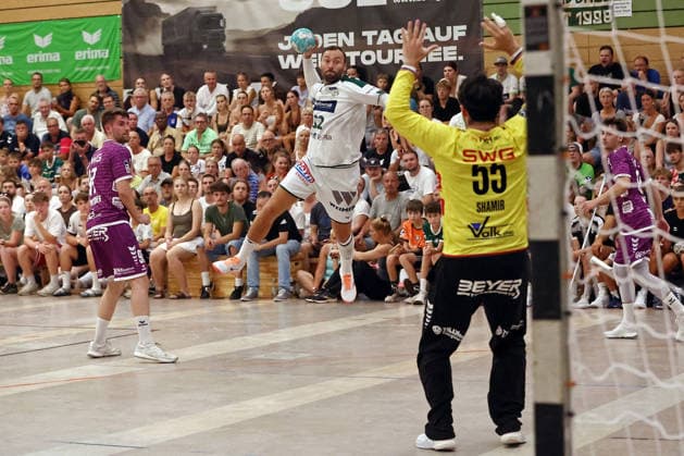 August 4, 2026, xovx, Lindencup Handball, HSG Wetzlar vs. TV Hüttenberg: David Kuntscher (TV Hüttenberg), Nikolaj Laesö (HSG Wetzlar), Yahav Shamir (TV Hüttenberg), Linden Stadthalle, Hesse, Germany, DE