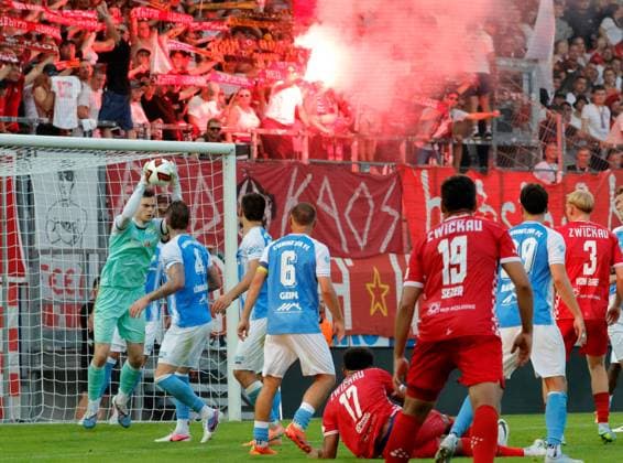 CFC vs. FSV Zwickau, August 4, 2026, Chemnitz, eins Stadium on Gellertstrasse, Sports, Soccer, Northeast Regional League 2026–2027, Matchday 3, CFC, CFC vs. FSV Zwickau: David Richter catches the ball; Chemnitz, Saxony, Germany