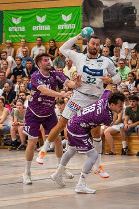 August 4, 2026, xovx, Lindencup Handball Tournament, HSG Wetzlar vs. TV Hüttenberg: David Kuntscher (TV Hüttenberg), Nikolaj Laesö (HSG Wetzlar), Tim Rüdiger (TV Hüttenberg), Linden Stadthalle, Hesse, Germany, DE