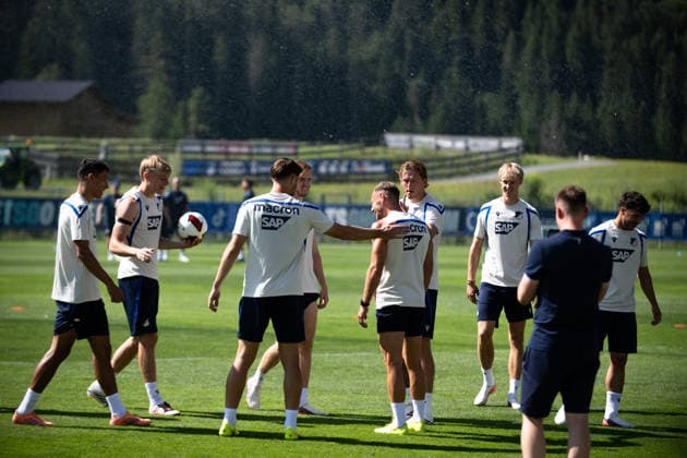 A light warm-up session for TSG Hoffenheim, with Patrick Wimmer in the middle, TSG Hoffenheim, 08, TSG Hoffenheim, soccer, training camp, preseason, 2026–2027 season, GER, August 5, 2026, Eibner Press Photo by Andreas Ulmer, TSG Hoffenheim, soccer, training camp, preseason, 2026–2027 season, GER, August 5, 2026, Copyright: xEibner-Pressefoto AndreasxUlmerx EP_AUR
