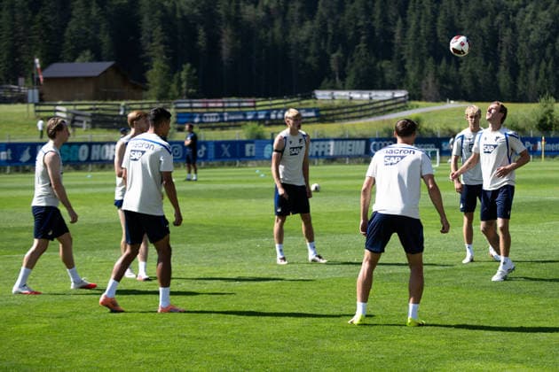 A more relaxed warm-up session for TSG Hoffenheim; Patrick Wimmer with the ball, TSG Hoffenheim, 08, TSG Hoffenheim, soccer, training camp, preseason, 2026–2027 season, GER, August 5, 2026, Eibner press photo by Andreas Ulmer, TSG Hoffenheim, soccer, training camp, preseason, 2026–2027 season, GER, August 5, 2026, Copyright: xEibner-Pressefoto AndreasxUlmerx EP_AUR