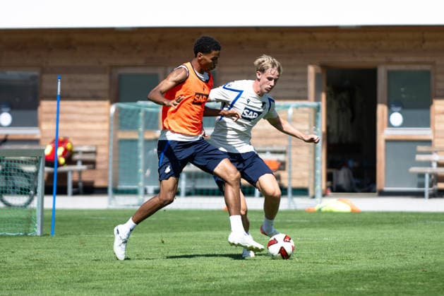 Bambase Conte, TSG Hoffenheim, No. 20 on the ball, against Max Moerstedt, TSG Hoffenheim, No. 09, TSG Hoffenheim, soccer, training camp, preseason, 2026–2027 season, GER, August 5, 2026, Eibner Press Photo by Andreas Ulmer, TSG Hoffenheim, soccer, training camp, preseason, 2026–2027 season, GER, August 5, 2026, Copyright: xEibner-Pressefoto AndreasxUlmerx EP_AUR