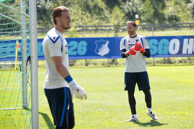 Oliver Baumann, TSG Hoffenheim, 01, spits into his hands; next to him is Luca Philipp, TSG Hoffenheim, 37, TSG Hoffenheim, soccer, training camp, preseason, 2026–2027 season, GER, August 5, 2026, Eibner Press Photo by Andreas Ulmer, TSG Hoffenheim, soccer, training camp, preseason, 2026–2027 season, GER, August 5, 2026, Copyright: xEibner-Pressefoto AndreasxUlmerx EP_AUR