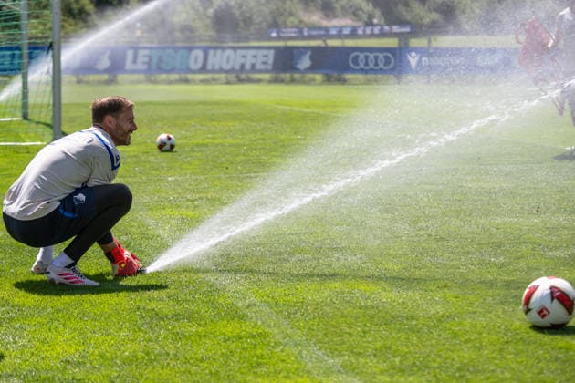 Oliver Baumann, TSG Hoffenheim, 01—he’s having a blast splashing water around, TSG Hoffenheim, soccer, training camp, preseason, 2026–2027 season, GER, August 5, 2026, Eibner Press Photo by Andreas Ulmer, TSG Hoffenheim, soccer, training camp, preseason, 2026–2027 season, GER, August 5, 2026, Copyright: xEibner-Pressefoto AndreasxUlmerx EP_AUR