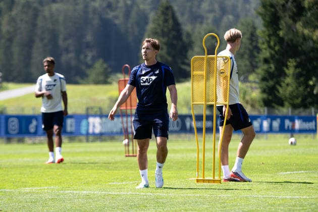 Dominik Deutschl, TSG Hoffenheim, assistant coach leads the shooting drill, TSG Hoffenheim, soccer, training camp, preseason, 2026–2027 season, GER, August 5, 2026, Eibner Press Photo Andreas Ulmer, TSG Hoffenheim, soccer, training camp, preseason, 2026–2027 season, GER, August 5, 2026, Copyright: xEibner-Pressefoto AndreasxUlmerx EP_AUR