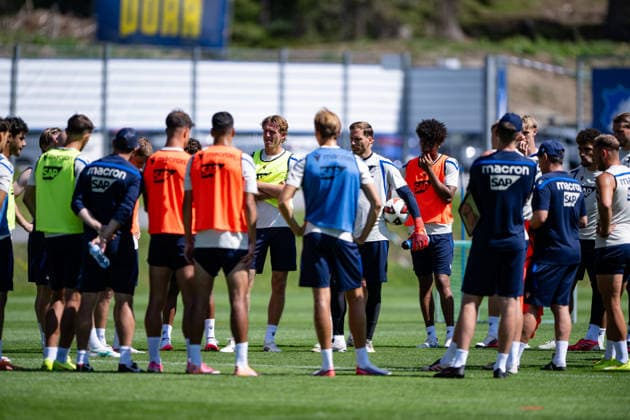 Team meeting with goalkeepers; Oliver Baumann is standing in the center, TSG Hoffenheim, 01, TSG Hoffenheim, soccer, training camp, preseason, 2026–2027 season, GER, August 5, 2026, Eibner Press Photo by Andreas Ulmer, TSG Hoffenheim, soccer, training camp, preseason, 2026–2027 season, GER, August 5, 2026, Copyright: xEibner-Pressefoto AndreasxUlmerx EP_AUR