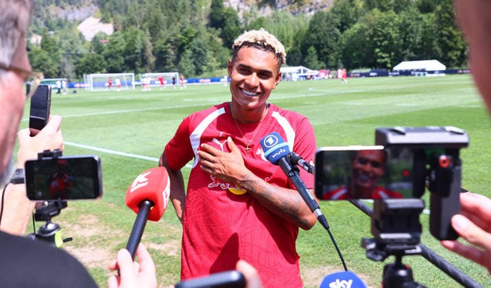 RB Leipzig (AUT) Training Camp, Bundesliga, Saalfelden, August 6, 2026, Gut Brandlhof, Soccer, Bundesliga, GER, RB Leipzig Training Camp in Saalfelden am Steinernen Meer (AUT), Pictured: Antonio Nusa 7, RB Leipzig at a press conference, Picture Point