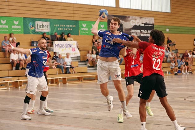 August 7, 2026, xovx, Lindencup Handball, TuS Holzheim vs. HSG Pohlheim: from left, Jonathan Martenstein (HSG Pohlheim), Christoph Horn (TuS Holzheim), Leon Friedl (HSG Pohlheim), Maxim Hölzer (TuS Holzheim), Hannes Jemixe (TuS Holzheim); Linden City Hall, Hesse, Germany, DE