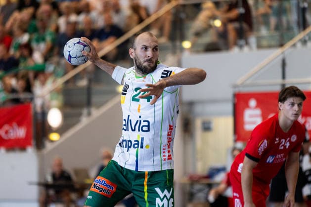 Marcel SCHILLER FRISCH AUF Goeppingen, 24 takes a seven-meter throw, scores a goal, play, shot on goal GER, FRISCH AUF Goeppingen vs. TSV Neuhausen Filder, handball, preseason, tournament, S Cup Altensteig, Quarterfinals, 2026–2027 season, August 7, 2026, GER, FRISCH AUF Goeppingen vs. TSV Neuhausen Filder, handball, preseason, tournament, S Cup Altensteig, quarterfinals, 2026–2027 season, August 7, 2026, Altensteig Copyright: xEibnerxPressefoto OliverxSchmidtx EP_OST