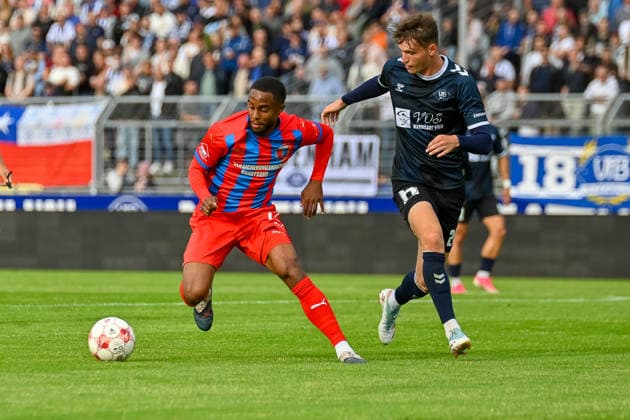 Ebrima Ndure (SV Drochtersen Assel), 77, in possession against Dominik Kasper (VfB Oldenburg), 24; VfB Oldenburg vs. SV Drochtersen Assel, Soccer, Regionalliga Nord, Matchday 2, 2026–2027 Season, August 7, 2026, VfB Oldenburg vs. SV Drochtersen Assel, Soccer, Regionalliga Nord, Matchday 2, 2026–2027 Season, August 7, 2026, Oldenburg Copyright: xEibner-Pressefoto RobertxGertzenx EP_RGN