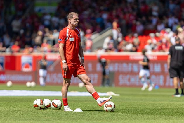 Budu Zivzivadze, 1 FC Heidenheim, 11 Warm-up with foot on ball, GER, 1 FC Heidenheim vs. VfL Osnabrück, soccer, 2. Bundesliga, Matchday 01, 2026–2027 season, August 8, 2026, DFL and DFB regulations prohibit any use of photographs as image sequences and or quasi-video, GER, 1 FC Heidenheim vs. VfL Osnabrück, soccer, 2. Bundesliga, Matchday 1, 2026–2027 Season, August 8, 2026, Heidenheim Copyright: xEibner-Pressefoto JanixPlessx EP_JPL
