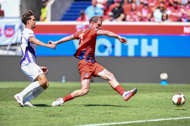 Budu Siwsiwadse, 1 FC Heidenheim 1846, scores the 1-0 goal during the 2. Bundesliga match between 1 FC Heidenheim and VfL Osnabrück, at the Voith Arena on August 8, 2026, in Heidenheim an der Brenz, Germany Photo by Harry Langer, DeFodi Images Budu Siwsiwadse of 1 FC Heidenheim 1846 scores his team’s first goal during the 2nd Bundesliga match between 1 FC Heidenheim and VfL Osnabrück at Voith Arena on August 8, 2026 in Heidenheim an der Brenz, Germany. Photo by Harry Langer, DeFodi Images. DFB and DFL regulations prohibit any use of photographs as image sequences and or quasi-video. Photo by Harry Langer, DeFodi Images. DFB and DFL regulations prohibit any use of photographs as imSEQUENCES AND OR QUASI-VIDEO