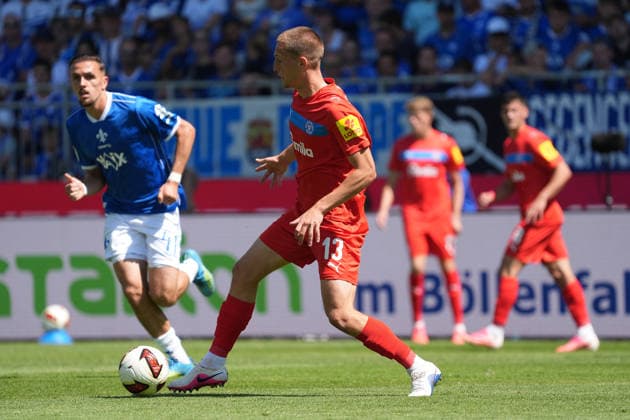 Ivan Nekic, Holstein Kiel vs. Lance Duijvestijn, SV Darmstadt 98, August 8, 2026, 2. Bundesliga, Season 26–27, SV Darmstadt 98 vs. Holstein Kiel, Stadion am Boellenfalltor, Matchday 1, emonline, emspor,