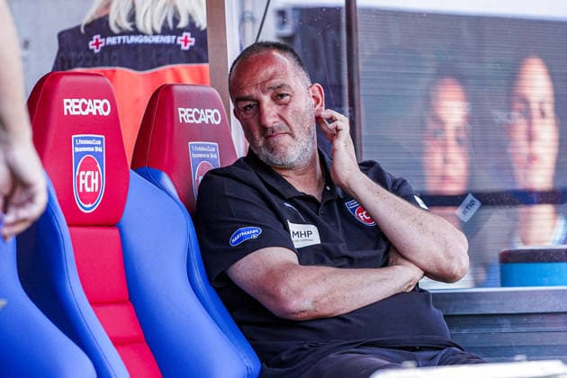 Germany Soccer Season 2026–2027, 2. Bundesliga, 1. FC Heidenheim vs. VfL Osnabrück, Voith Arena, Heidenheim, Frank Schmidt (Coach), 1. FC Heidenheim: facial expressions, emotions, Heidenheim, Voith Arena, Germany Copyright: xBennetxLongx