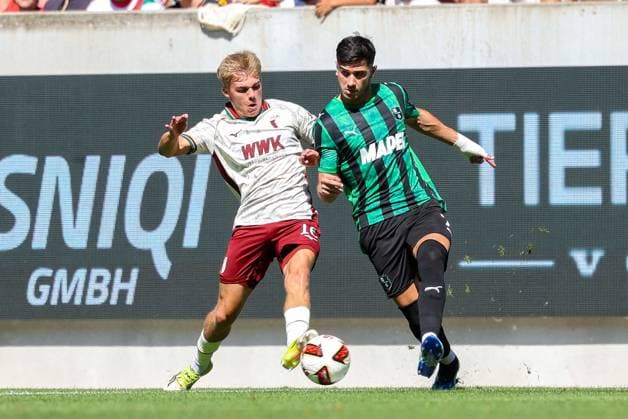 One-on-one, Action, featuring Hennes Behrens (16, FC Augsburg) and Cristian Volpato (7, US Sassuolo Calcio), FC Augsburg vs. US Sassuolo Calcio, Soccer, Bundesliga 1, Friendly Match, 2026–27 Season, August 8, 2026, Augsburg, Bavaria, Germany Copyright: xkolbert-press ChristianxKolbertx