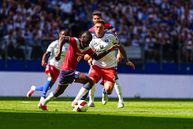 Soriba Diaoune, OSC Lille, 35; Nicolai Remberg, Hamburger SV, 21 (GER); Hamburger SV vs. OSC Lille, soccer, friendly match, 2026–2027 season, August 8, 2026 GER, Hamburger SV vs. OSC Lille, soccer, friendly match, 2026–2027 season, August 8, 2026 Hamburg Copyright: xEibner-Pressefoto MarcelxvonxFehrnx EP_MFN