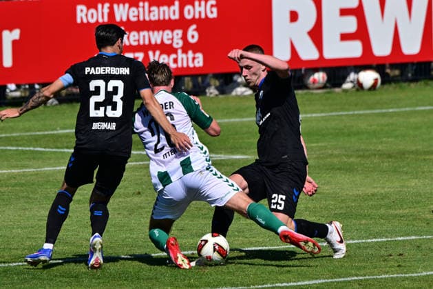 August 8, 2026, GER, Friendly Match: SV Werder Bremen vs. Paderborn, 2026–2027 Season, 1 FBL Raphael Obermair, SC Paderborn 07; 23 Cedric Itten, Werder Bremen; 26 Tjark Scheller, SC Paderborn 07; 25 Oythe Stadium on Oyther Berg, Lower Saxony, Germany Copyright: xnordphotoxGmbHx xKFOTOx