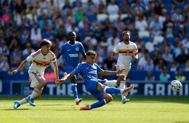 Yasin Ayari shoots to score the 3rd Brighton and Hove Albion goal watched by Mattia Mannini of AS Roma Brighton and Hove Albion v Roma, Pre Season Friendly, Football, American Express Community Stadium, Brighton, UK - 08 Aug 2026Brighton American Express Community Stadi United Kingdom EDITORIAL USE ONLY No use with unauthorised audio, video, data, fixture lists, club league logos or live services. Online in-match use limited to 120 images, no video emulation. No use in betting, games or single club league player publications. Copyright: xMattxImpey Shutterstockx 17050873n