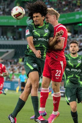 August 8, 2026 Men s Soccer 2026–2027 2. Bundesliga Matchday 1 VfL Wolfsburg 1 FC Kaiserslautern Volkswagen Arena, Wolfsburg Mathys Angely (Wolfsburg), 22, in green, in a header duel with Mika Haas of Kaiserslautern, 22, in red, Wolfsburg, Lower Saxony, Germany