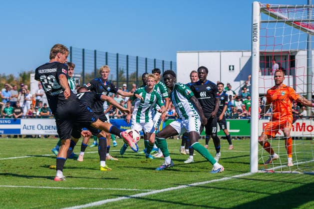 Clemens Lippmann, SC Paderborn 07, 29; Ramiz Hamouda, Werder Bremen, 40; Alexander Schlager, Werder Bremen, 30; German Soccer, 2026–27 season, second friendly match of the day, August 8, 2026; Werder Bremen vs. SC Paderborn 07, Stadion am Oyther Berg, Oythe, Vechta, Lower Saxony Copyright: xLeonxFrickx