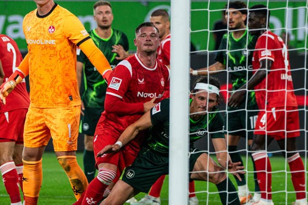 Marlon Ritter (Kaiserslautern), No. 7, in a tackle with Fabian Reese (VFL Wolfsburg), No. 11, August 8, 2026, VFL Wolfsburg vs. 1 FC Kaiserslautern, Soccer, 2. Bundesliga, Volkswagen Arena, Wolfsburg. DFL regulations prohibit any use of photographs as image sequences and or quasi-video. Copyright: HMBxMedia xFinnxWeidmann