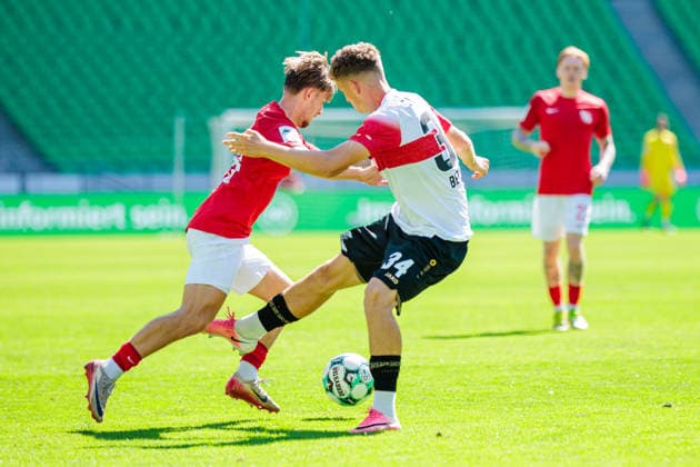 L R Robin Velasco, TSV Havelse 1912, 28, Luca Berreth, VfB Stuttgart, 34, in a tackle with GER, TSV Havelse 1912 vs. VfB Stuttgart II, soccer, 3rd Division, Matchday 1, 2026–2027 season, August 8, 2026. DFL regulations prohibit the use of photographs as image sequences and or quasi-video. GER, TSV Havelse 1912 vs. VfB Stuttgart II, soccer, 3. Liga, Matchday 1, 2026–2027 season, August 8, 2026, Hanover Copyright: xEibner-Pressefoto JanxRollingerx EP_JSK