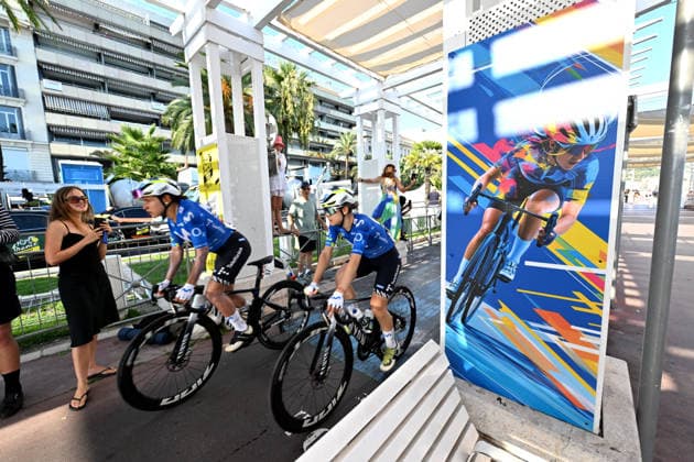 8ème étape du Tour de France Femmes avec Zwift avec l arrivée à Nice, le 8 août 2026. Les coureuses ont parcouru 172 km entre Sisteron et Nice et c est la Néerlandaise, championne d Europe, D.Vollering qui franchit la ligne d’arrivée en premier et reprend le maillot jaune à la Polonaise K.Niewiadoma (Canyon-SRAM), avec huit secondes d’avance. A Nice, sur le podium, elle est suivie par l’Italienne Elisa Longo Borghini et K.Niewiadoma. Bruno Bebert Bestimage Stage 8 of the Tour de France Femmes avec Zwift concluded in Nice on August 8, 2026. The riders covered 172 km between Sisteron and Nice, with Dutch European champion D. Vollering crossing the finish line first; she reclaimed the yellow jersey from Poland’s K. Niewiadoma (Canyon-SRAM), taking an eight-second lead. On the podium in Nice, she was joined by Italy’s Elisa Longo Borghini and K. Niewiadoma Nice France Copyright: xBrunoxBebertx xBestimagexBrunoxBebertx xBestimagex