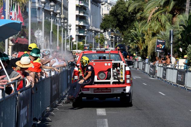 8ème étape du Tour de France Femmes avec Zwift avec l arrivée à Nice, le 8 août 2026. Les coureuses ont parcouru 172 km entre Sisteron et Nice et c est la Néerlandaise, championne d Europe, D.Vollering qui franchit la ligne d’arrivée en premier et reprend le maillot jaune à la Polonaise K.Niewiadoma (Canyon-SRAM), avec huit secondes d’avance. A Nice, sur le podium, elle est suivie par l’Italienne Elisa Longo Borghini et K.Niewiadoma. Bruno Bebert Bestimage Stage 8 of the Tour de France Femmes avec Zwift concluded in Nice on August 8, 2026. The riders covered 172 km between Sisteron and Nice, with Dutch European champion D. Vollering crossing the finish line first; she reclaimed the yellow jersey from Poland’s K. Niewiadoma (Canyon-SRAM), taking an eight-second lead. On the podium in Nice, she was joined by Italy’s Elisa Longo Borghini and K. Niewiadoma Nice France Copyright: xBrunoxBebertx xBestimagexBrunoxBebertx xBestimagex