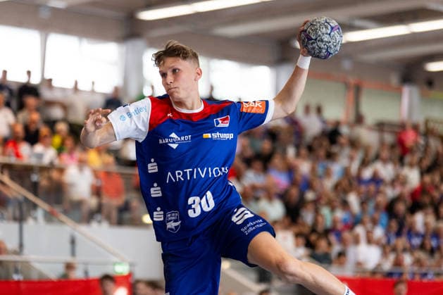 Florian BERNHARD of HBW Balingen Weilstetten, 30, scores a goal; action; shot on goal; GER; HBW Balingen Weilstetten vs. HC Erlangen; handball; preseason; tournament; S Cup Altensteig; 3rd-place match; 2026–2027 season, August 9, 2026, GER, HBW Balingen Weilstetten vs. HC Erlangen, handball, preseason, tournament, S Cup Altensteig, 3rd-place match, 2026–2027 season, August 9, 2026, Altensteig Copyright: xEibnerxPressefoto OliverxSchmidtx EP_OST