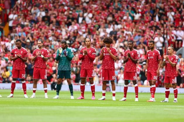 The players during a minutes applause to Kevin Keegan Liverpool v Monaco, Pre Season Friendly, Football, Anfield, Liverpool, UK - 09 Aug 2026Liverpool Anfield United Kingdom EDITORIAL USE ONLY No use with unauthorised audio, video, data, fixture lists, club league logos or live services. Online in-match use limited to 120 images, no video emulation. No use in betting, games or single club league player publications. Copyright: xPaulxCurrie Shutterstockx 17051142q