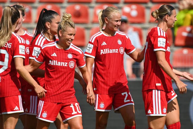 Goal celebration: Pernile HARDER (FCB) after scoring the 1-0 goal, with Jovana DAMNJANOVIC (FCB), Linda DALLMANN (FCB), and Klara BUEHL (FCB) celebrating,joy, excitement, soccer friendly match between Bayern Munich Women and Paris FC on August 9, 2026, at Sportpark Unterhaching, 2026–2027 season,