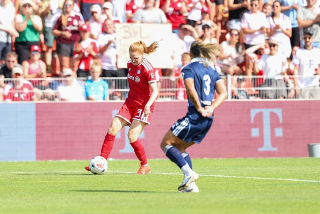 Stine Ballisager, FC Bayern Munich, 03, with Manoly Baquerzio, Paris FC, 03, GER, FC Bayern Munich vs. Paris FC, Soccer, Friendly, 2026–2027 Season, August 9, 2026, GER, FC Bayern Munich vs. Paris FC, soccer, friendly match, 2026–2027 season, August 9, 2026, Unterhaching Copyright: xEibner-Pressefoto JennixMaulx EP_JML