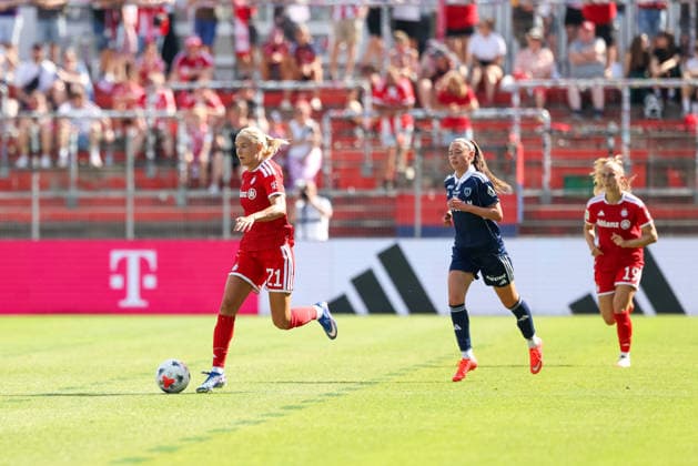 Pernille Harder, FC Bayern Munich, No. 21 with the ball, GER, FC Bayern Munich vs. Paris FC, soccer, friendly match, 2026–2027 season, August 9, 2026, GER, FC Bayern Munich vs. Paris FC, soccer, friendly match, 2026–2027 season, August 9, 2026, Unterhaching Copyright: xEibner-Pressefoto JennixMaulx EP_JML