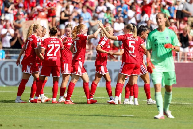 Celebration of the 1-0 goal by Pernille Harder, FC Bayern Munich, 21, GER, FC Bayern Munich vs. Paris FC, Soccer, Friendly Match, 2026–2027 Season, August 9, 2026, GER, FC Bayern Munich vs. Paris FC, Soccer, Friendly, 2026–2027 Season, August 9, 2026, Unterhaching Copyright: xEibner-Pressefoto JennixMaulx EP_JML
