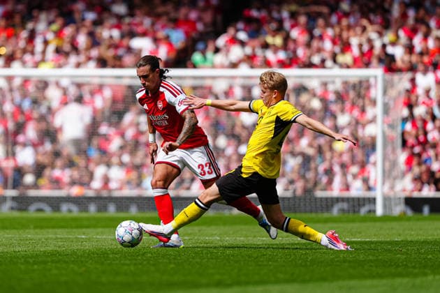 Riccardo Calafiori, Arsenal FC, 33, Daniel Svensson, Borussia Dortmund, 24 (GER), Arsenal FC vs. Borussia Dortmund, Soccer, Emirates Cup 2026, 2026–2027 Season, August 9, 2026 GER, FC Arsenal vs. Borussia Dortmund, Soccer, Emirates Cup 2026, 2026–2027 Season, August 9, 2026 London Copyright: xEibner-Pressefoto MarcelxvonxFehrnx EP_MFN_P
